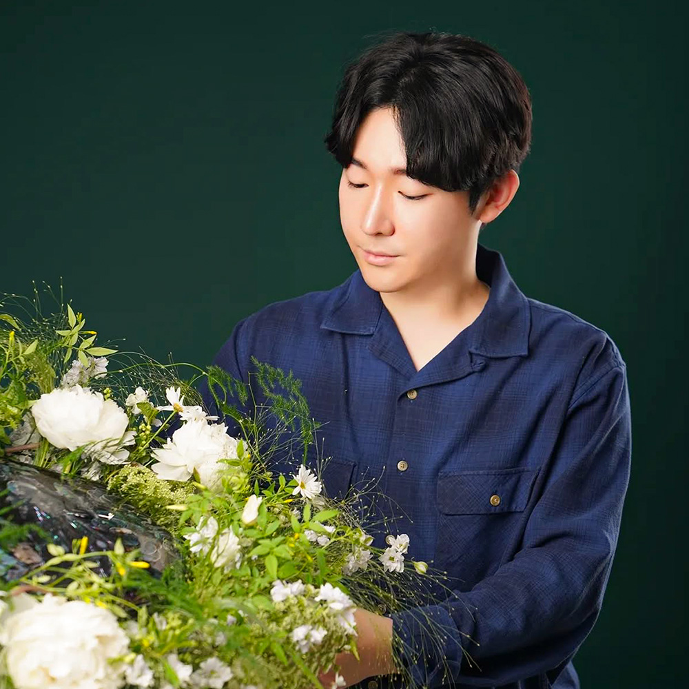 Do Hyun Lee with floral bouquet